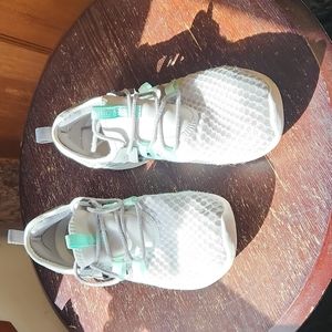 Vionic lightweight women's sneakers